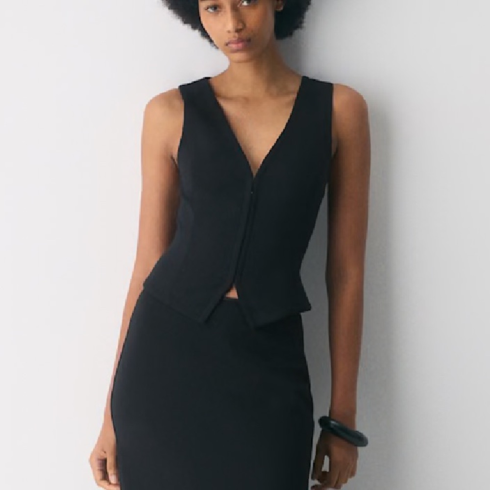 NWOT: ARITZIA Attire Vest - Crepette™